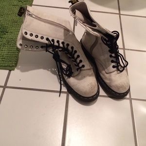 White 14 eye dr.martens boot zip up
