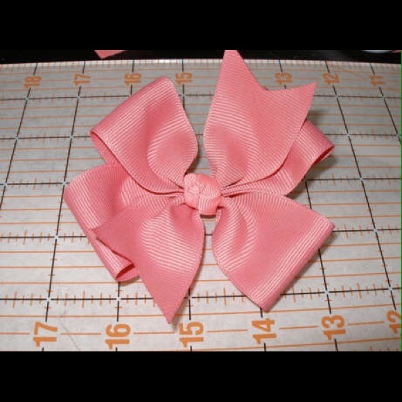 PinWheel Bow!🎀 - Picture 1 of 1
