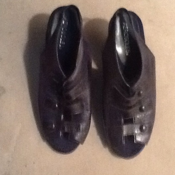 Aerosoles navy blue sling back heels
