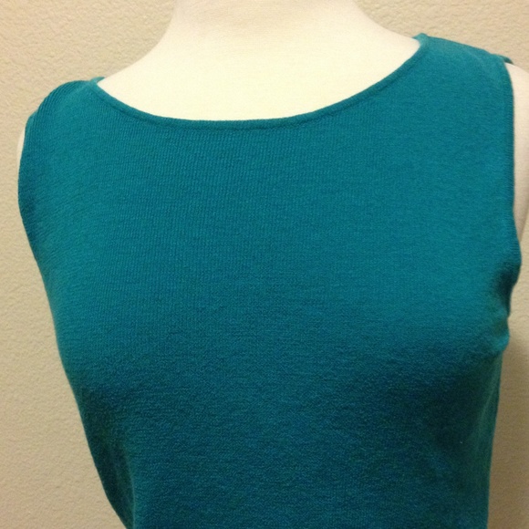 Blue top very pretty material m - Picture 2 of 4