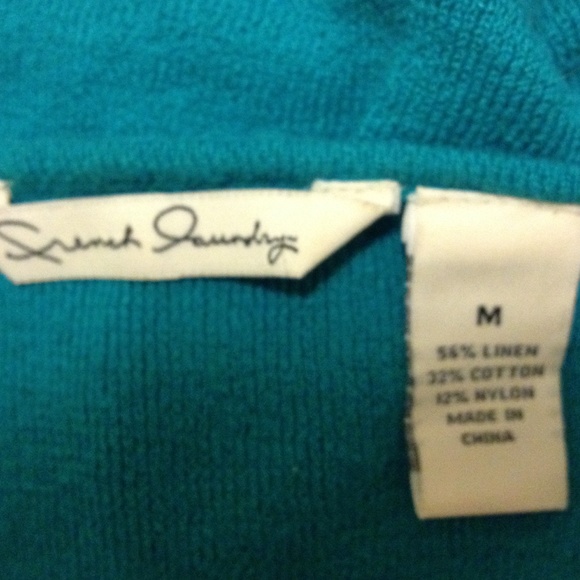 Blue top very pretty material m - Picture 3 of 4