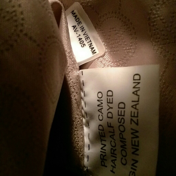 *SOLD* Michael Kors Camo Calf Hair Large Hamilton - Picture 4 of 4