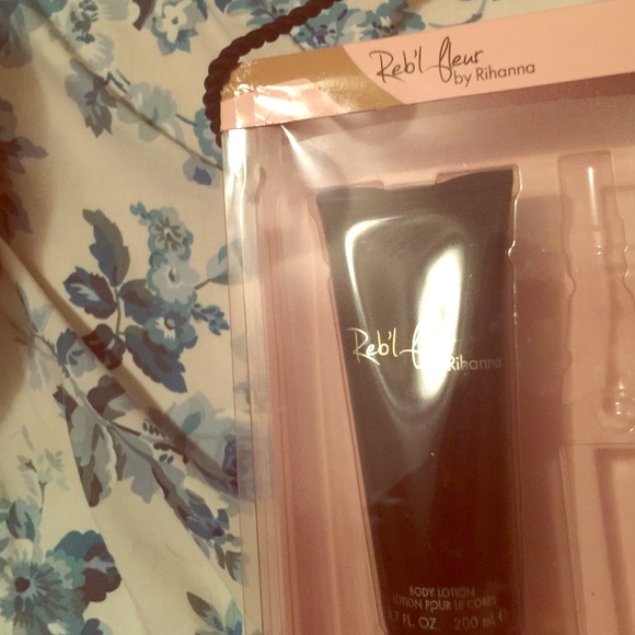 Reb'l Fleur lotion by Rihanna (rebel flower)
