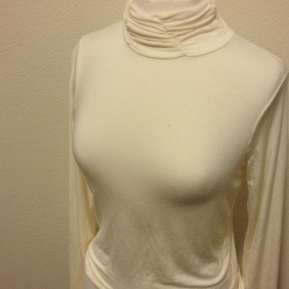 Ivory turtle neck the material is great quality - Picture 2 of 4
