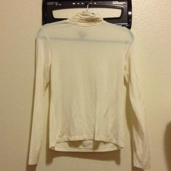 Ivory turtle neck the material is great quality - Picture 3 of 4