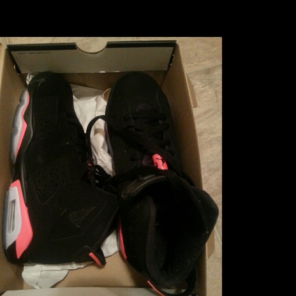 Jordan 6 retro size 7y gradeschool size 9 women's