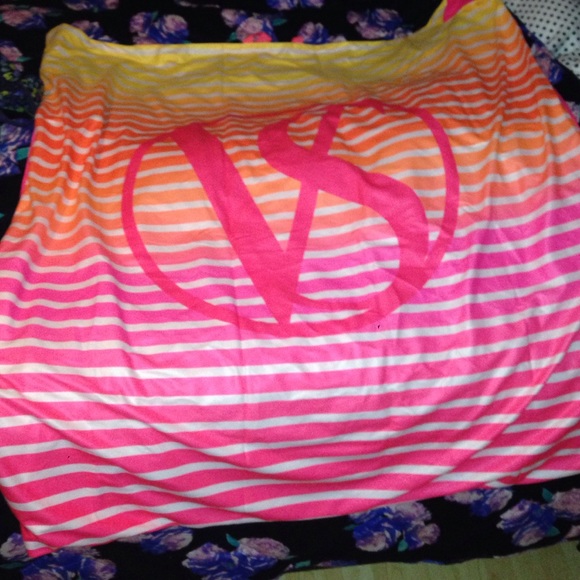 Victoria's Secret beach towel trade