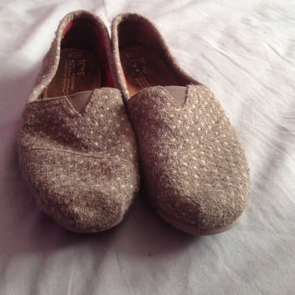 Gray & white polka dot TOMS❕