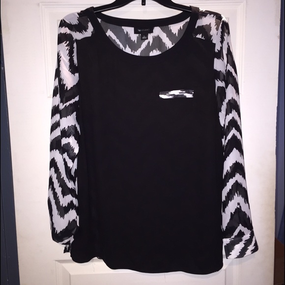 AB Studio Black and White Chevron Top