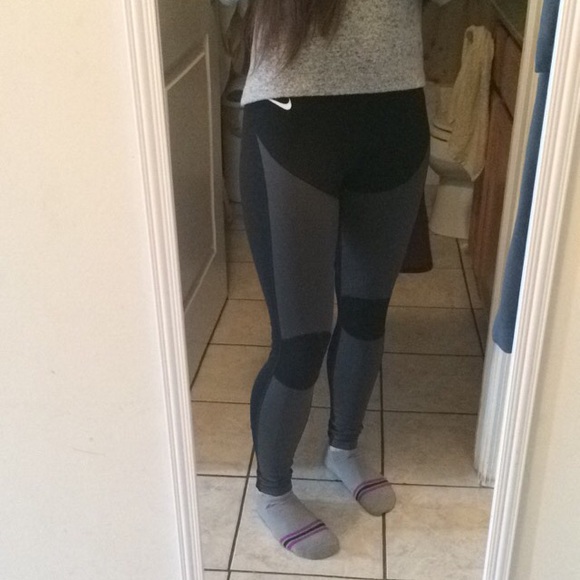 *SOLD* Nike leggings small - Picture 4 of 4