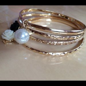 ⚪️BUNDLE ALERT❤️