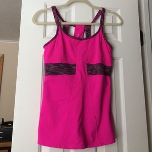 SALE 50% !!Hot pink Athleta top w/built in support