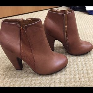 Cognac booties (7.5)