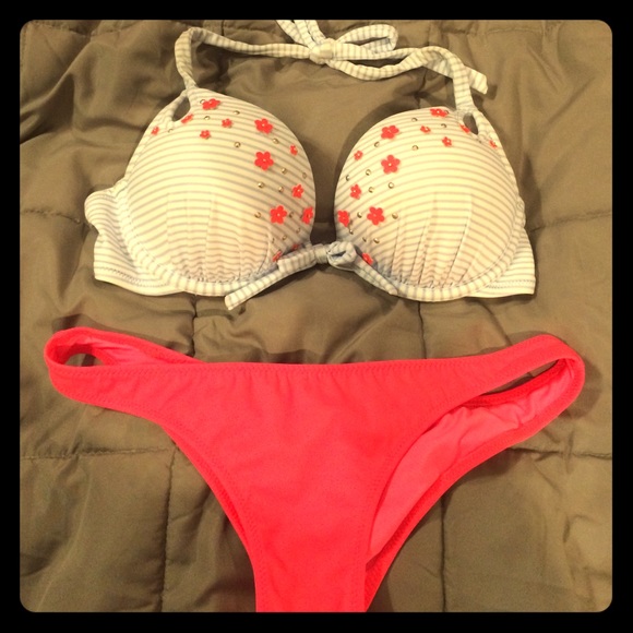 Bombshell bikini top