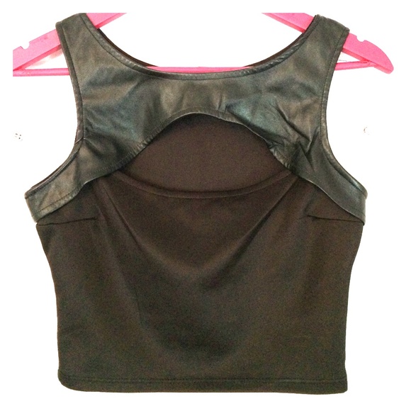Black peep hole crop top