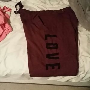 🔴Deep maroon boyfriend vs sweatpants