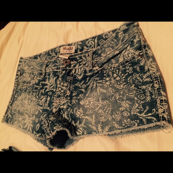 Jean shorts - Picture 3 of 3