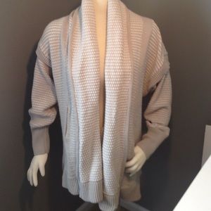Beautiful gray Vera wang sweater
