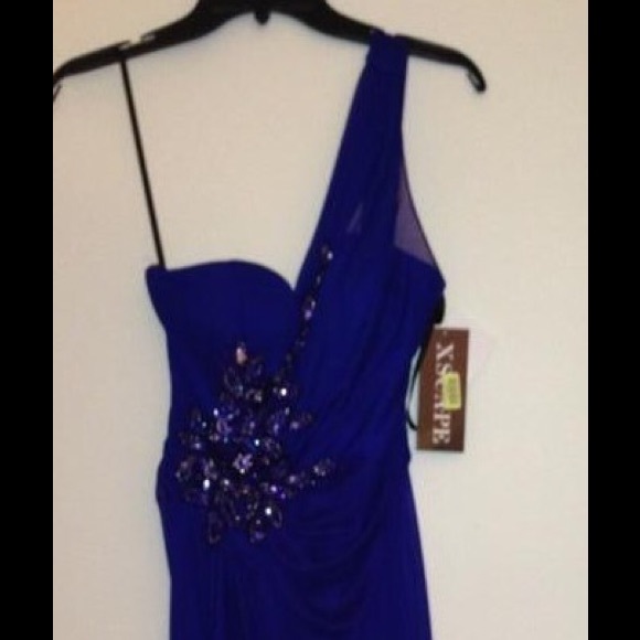 ❌SOLD ❌Gorgeous Royal Blue Formal Gown💙💙 - Picture 2 of 4