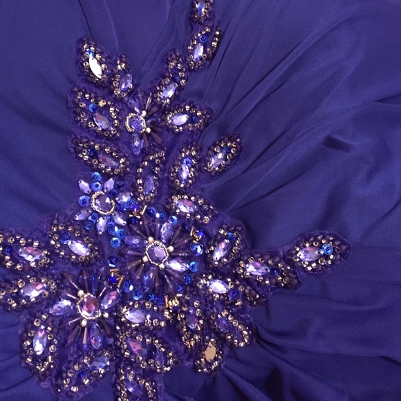 ❌SOLD ❌Gorgeous Royal Blue Formal Gown💙💙 - Picture 3 of 4