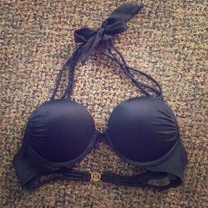 34 A bombshell Victoria's Secret swim top