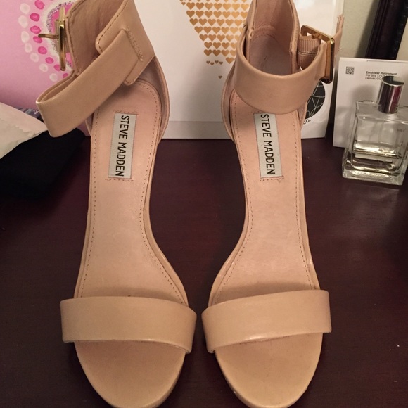 Brand new nude heels w/ ankle strap (Steve Madden)