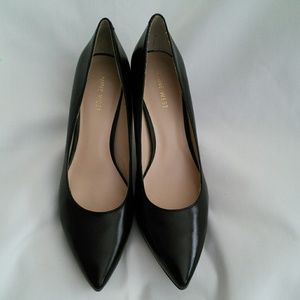 Nine West black simple pump
