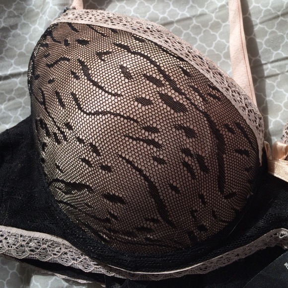 Pink and black lace 34C push-up bra - barely worn - Picture 3 of 4