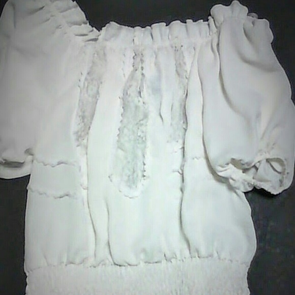 Gorgeous White Top Complimented with Lac - Picture 1 of 1