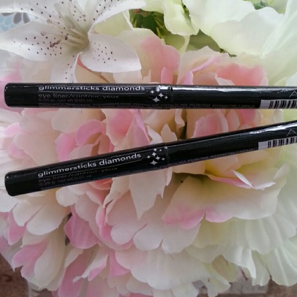 Avon Retractable eyeliners 2for 1