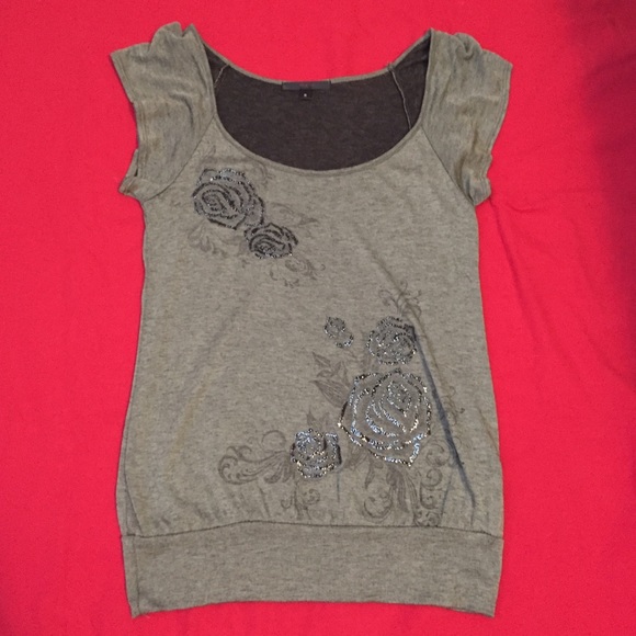 Grey Roses Tee - Picture 2 of 3