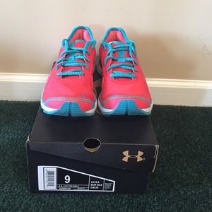 Under Armer tennis shoes