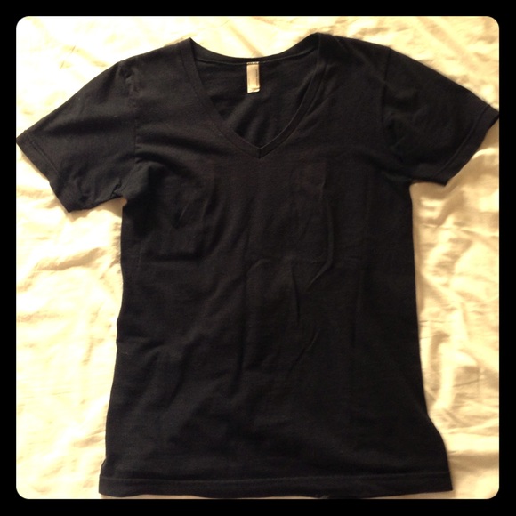 V-neck American Apparel basic black tee