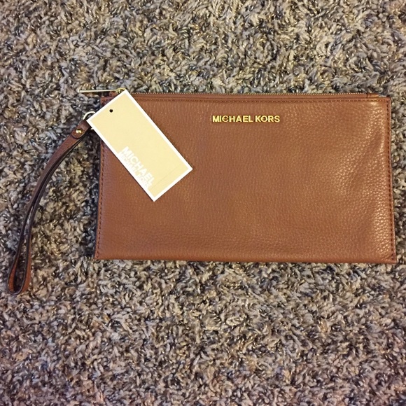 Michael Kors Large Leather clutch - Authentic