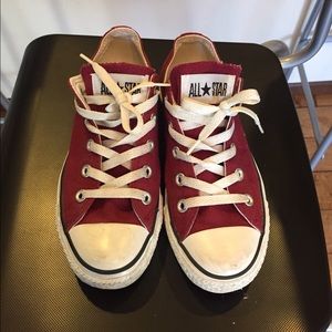 🚫SOLD🚫 Burgundy colored Chuck Taylor's