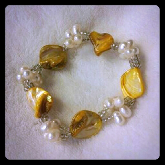 Pearl bracelet