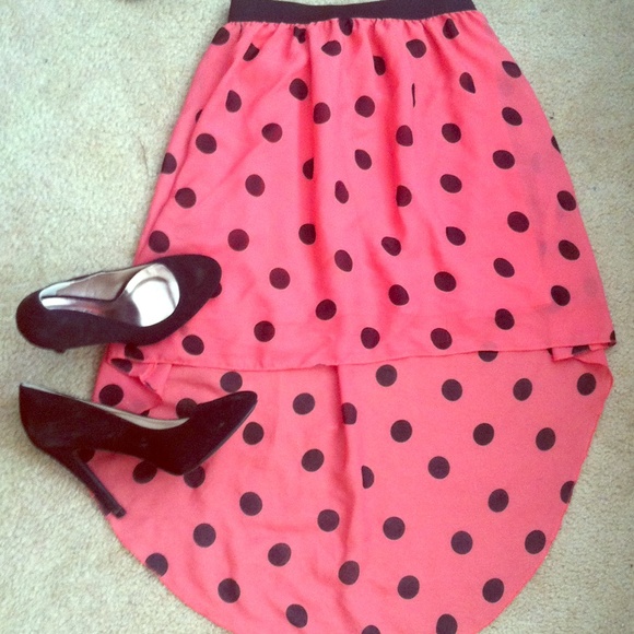 High low skirt & suede heels