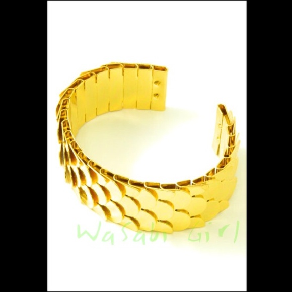 Gold Mermaid Scale Cuff Bracelet - Picture 3 of 3