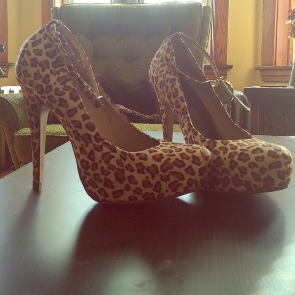 Andrea leopard patterned heels