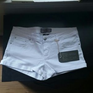 Cute white shorts American style