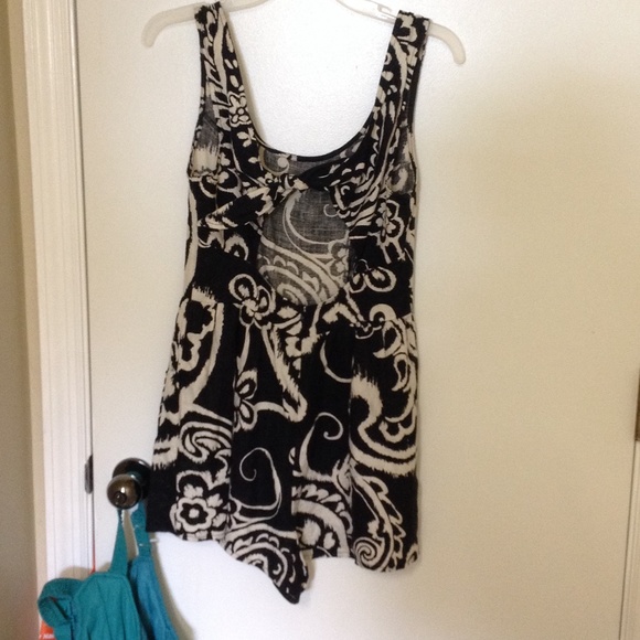 Forever 21 romper with open back. - Picture 2 of 3