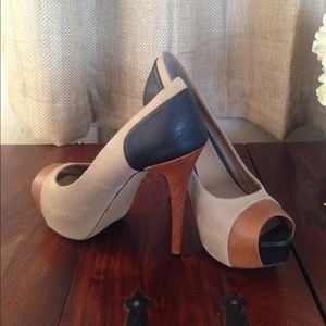 ON HOLD ❌ Jessica Simpson Color Block Peep Toe