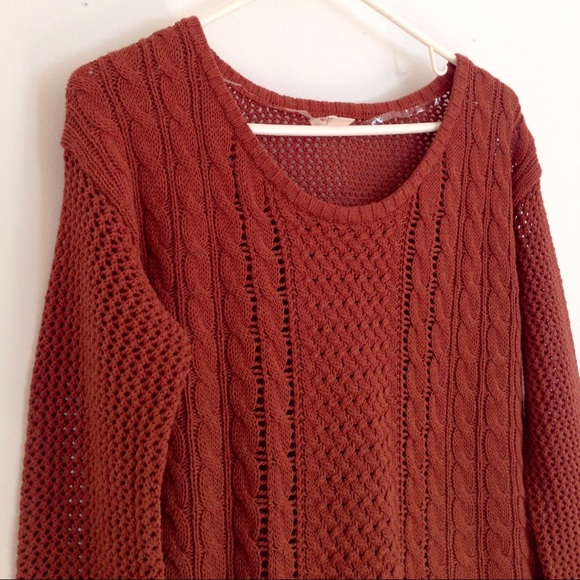 🚫SOLD BUNDLED🚫 Sweater - Picture 2 of 4