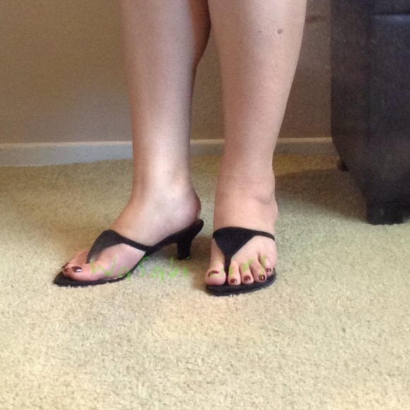 🚫SOLD IN BUNDLE🚫 Black Suede Kitten Heels - Picture 2 of 4