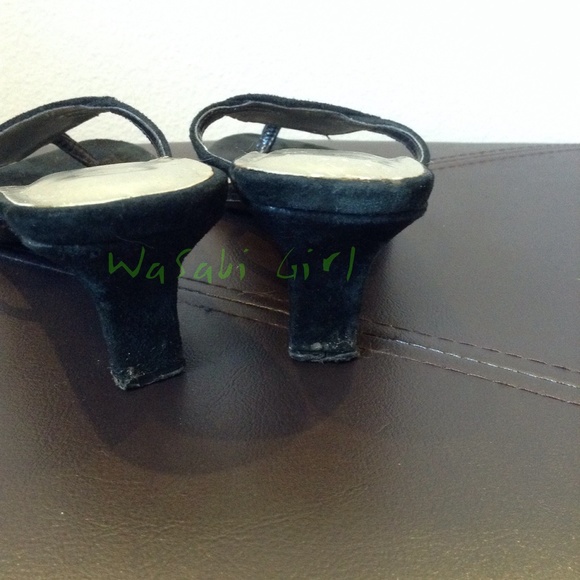 🚫SOLD IN BUNDLE🚫 Black Suede Kitten Heels - Picture 3 of 4