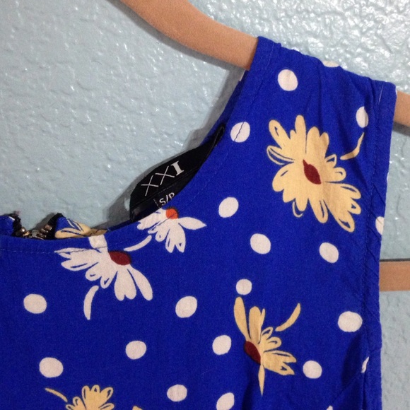Daisy Patterned Tank - Picture 3 of 3