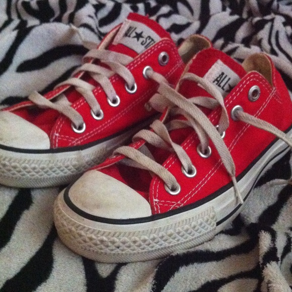 Red low top converse