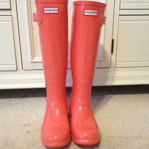 On hokd @sol3cito hunter boots size euro 38