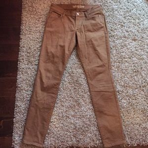 NWOT Women's tan skinny jeans!