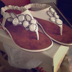 White flower sandals size 8